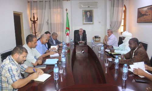 une visite de terrain et une séance de travail avec M. Ahmed Belhaddad, Wali d’Elizi, pour présenter un exposé sur l’avancement du projet au niveau du village de Tamajart